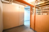 Kellerraum - NEU-RENOVIERTE 3-Zi – Landhauswohnung im 3-Familienhaus mit Balkon, EBK und Kellerraum!