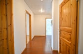 Flur - NEU-RENOVIERTE 3-Zi – Landhauswohnung im 3-Familienhaus mit Balkon, EBK und Kellerraum!