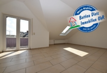 DIETZ: 2-Zimmer-Dachgeschosswohnung mit Balkon, Einbauküche und PKW-Stellplatz!, 64832 Babenhausen, Dachgeschosswohnung