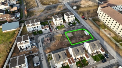 DIETZ: 3 Reihenhausgrundstücke mit Baugenehmigungen im neuen Babenhäuser Wohnquartier Kaisergärten! - Luftbild (698512)