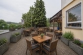 Terrasse - DIETZ: Zentral gelegene Gaststätte mit Biergarten-Terrasse in Sailauf – Hauptstraße viele Parkplätze