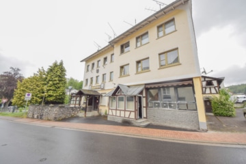 DIETZ: Zentral gelegene Gaststätte mit Biergarten-Terrasse in Sailauf – Hauptstraße viele Parkplätze - Außenansicht (680782)