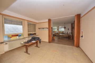 DIETZ: Zentral gelegene Gaststätte mit Biergarten-Terrasse in Sailauf – Hauptstraße viele Parkplätze - Gastraum (680774)