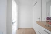 Eingangsbereich - DIETZ: Moderne und helle 4-Wohnung im 3. OG , 1 Terrasse, Aufzug und 2 TG-Stellplätzen in Rödermark!