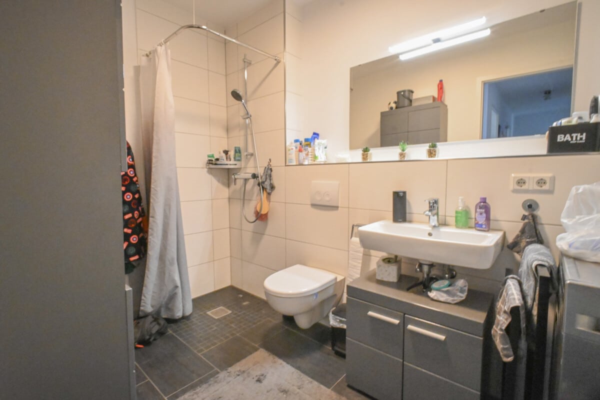 Badezimmer mit Dusche