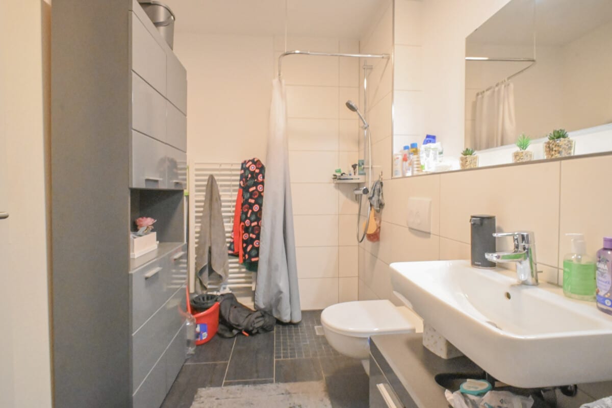 Badezimmer mit Dusche