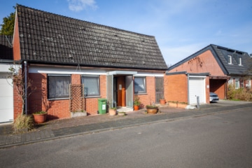 DIETZ: Bungalow mit 4 Zimmern in TOP-Randlage von Dieburg mit Garage / Car-Port und Keller - Außenansicht (667912)