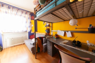 DIETZ: Bungalow mit 4 Zimmern in TOP-Randlage von Dieburg mit Garage / Car-Port und Keller - Schlafzimmer 2 von 3 (667918)