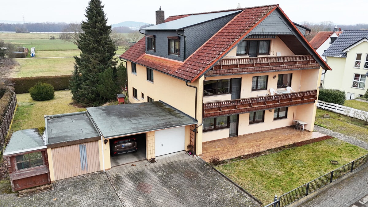 3-Familienhaus mit 3 Garagen
