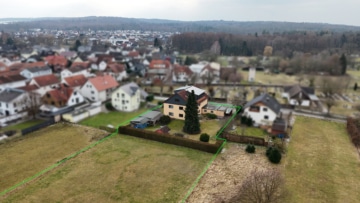 DIETZ: XXL 3 Familienhaus mit 3 Garagen – Ruhige Feldrandlage inkl. angrenzendem Wiesengrundstück! - 3-Familienhaus mit 3 Garagen (664853)