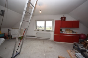 DIETZ: XXL 3 Familienhaus mit 3 Garagen – Ruhige Feldrandlage inkl. angrenzendem Wiesengrundstück! - Ausbaureserve (664884)