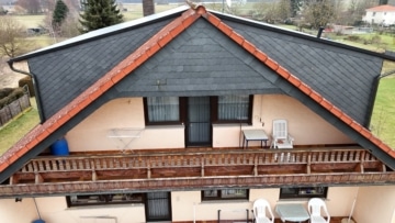 DIETZ: XXL 3 Familienhaus mit 3 Garagen – Ruhige Feldrandlage inkl. angrenzendem Wiesengrundstück! - Balkon Dachgeschosswohnung (664857)