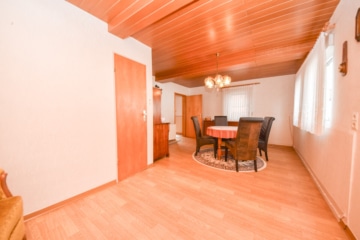 DIETZ: Gepflegtes Fachwerkhaus mit Garten, kleinem Nebengebäude im Babenhausen OT Harpertshausen! - EG Wohnen und Essen (643355)