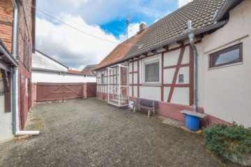 DIETZ: Gepflegtes Fachwerkhaus mit Garten, kleinem Nebengebäude im Babenhausen OT Harpertshausen! - Innenhof (643351)