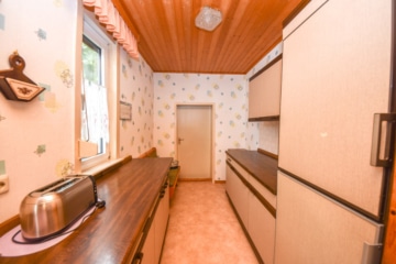 DIETZ: Gepflegtes Fachwerkhaus mit Garten, kleinem Nebengebäude im Babenhausen OT Harpertshausen! - Küche (643357)