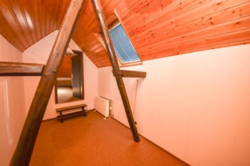 DIETZ: Gepflegtes Fachwerkhaus mit Garten, kleinem Nebengebäude im Babenhausen OT Harpertshausen! - DG Ankleide (643372)