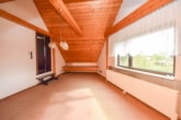 DG Schlafzimmer 3 - DIETZ: Gepflegtes Fachwerkhaus mit Garten, kleinem Nebengebäude im Babenhausen OT Harpertshausen!