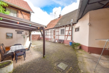 DIETZ: Gepflegtes Fachwerkhaus mit Garten, kleinem Nebengebäude im Babenhausen OT Harpertshausen! - Innenhof (643350)