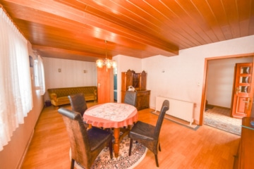 DIETZ: Gepflegtes Fachwerkhaus mit Garten, kleinem Nebengebäude im Babenhausen OT Harpertshausen! - EG Wohnen und Essen (643356)