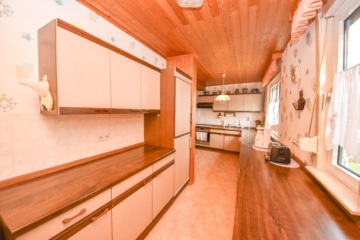 DIETZ: Gepflegtes Fachwerkhaus mit Garten, kleinem Nebengebäude im Babenhausen OT Harpertshausen! - Küche (643359)