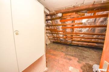 DIETZ: Gepflegtes Fachwerkhaus mit Garten, kleinem Nebengebäude im Babenhausen OT Harpertshausen! - DG Abstellraum (643373)