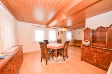 DIETZ: Gepflegtes Fachwerkhaus mit Garten, kleinem Nebengebäude im Babenhausen OT Harpertshausen! - EG Wohnen und Essen (643354)