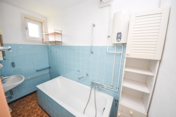 DIETZ: Gepflegtes Fachwerkhaus mit Garten, kleinem Nebengebäude im Babenhausen OT Harpertshausen! - EG Tageslichtbad (643360)