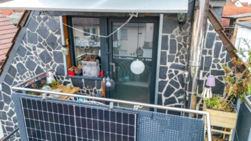 DIETZ: Gepflegtes Wohnhaus + Einliegerwohnung im Ortskern von Großostheim mit Wintergarten + Garage! - Balkon DG (654127)