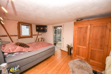 DIETZ: Gepflegtes Wohnhaus + Einliegerwohnung im Ortskern von Großostheim mit Wintergarten + Garage! - Schlafzimmer OG (654112)