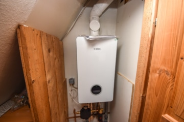 DIETZ: Gepflegtes Wohnhaus + Einliegerwohnung im Ortskern von Großostheim mit Wintergarten + Garage! - Gas-Brennwertanlage 2024 (654129)