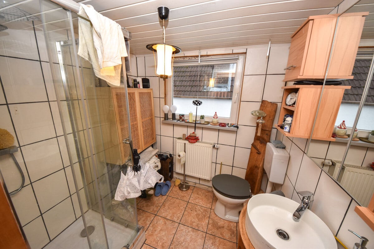 Duschbadezimmer DG