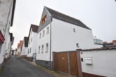 Außenansicht - DIETZ: Gepflegtes Wohnhaus + Einliegerwohnung im Ortskern von Großostheim mit Wintergarten + Garage!
