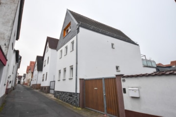 DIETZ: Gepflegtes Wohnhaus + Einliegerwohnung im Ortskern von Großostheim mit Wintergarten + Garage! - Außenansicht (654130)