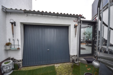 DIETZ: Gepflegtes Wohnhaus + Einliegerwohnung im Ortskern von Großostheim mit Wintergarten + Garage! - Garage (654132)