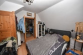 Schlafzimmer DG - DIETZ: Gepflegtes Wohnhaus + Einliegerwohnung im Ortskern von Großostheim mit Wintergarten + Garage!