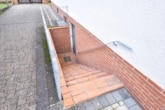 DIETZ: Tolles 2-Familienhaus in beliebter Wohngegend von Babenhausen! Doppelgarage und Garten! - Treppenabgang Heizungsraum