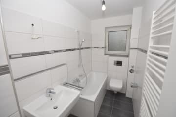 DIETZ: Gepflegte 3-Zimmer-Wohnung im 4. Obergeschoss – Frankfurt – GALLUS - Tageslichtbad (667737)