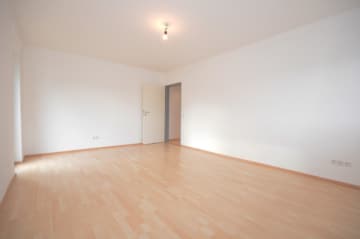 Gepflegte 2-Zimmerwohnung im 3. OG mit EBK, Kellerraum und KFZ-Stellplatz in Dieburg! - Wohnzimmer (635570)