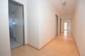 Flur - Gepflegte 2-Zimmerwohnung im 3. OG mit EBK, Kellerraum und KFZ-Stellplatz in Dieburg!