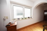 Nebengebäude Diele OG - DIETZ: 3 Wohnungen in 2 Häusern inklusive 3 Garagen, Innenhof und Garten in Schaafheim!