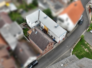DIETZ: 3 Wohnungen in 2 Häusern inklusive 3 Garagen, Innenhof und Garten Schaafheim - Luftansicht (639847)