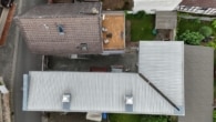 2 Häuser 1 Preis - DIETZ: 3 Wohnungen in 2 Häusern inklusive 3 Garagen, Innenhof und Garten in Schaafheim!