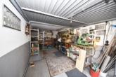Garage 2 von 3 - DIETZ: 3 Wohnungen in 2 Häusern inklusive 3 Garagen, Innenhof und Garten in Schaafheim!