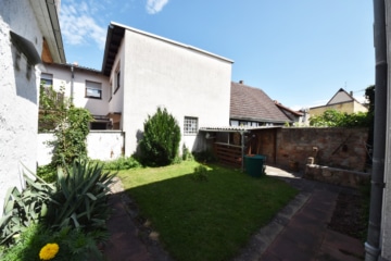 DIETZ: 3 Wohnungen in 2 Häusern inklusive 3 Garagen, Innenhof und Garten Schaafheim - Garten (639856)