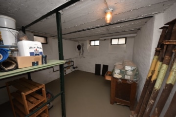 DIETZ: 3 Wohnungen in 2 Häusern inklusive 3 Garagen, Innenhof und Garten Schaafheim - 2- Familienhaus Hausanschlussraum (639896)