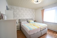 Schlafzimmer 1 von 2 OG