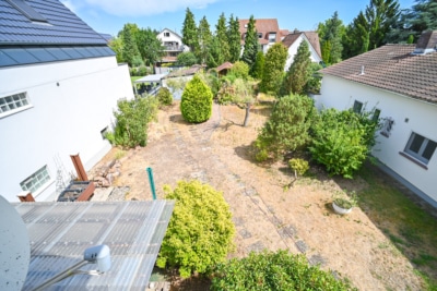 DIETZ: Top gepflegtes 2 Familienhaus mit Garten, Keller und Sauna – voll vermietet – in Weiterstadt - Blick in den Garten (697958)