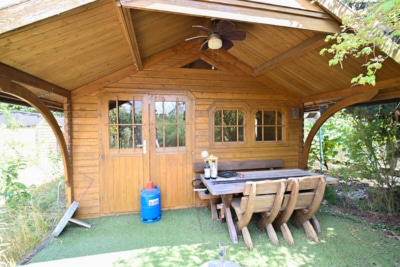 DIETZ: Top gepflegtes 2 Familienhaus mit Garten, Keller und Sauna – voll vermietet – in Weiterstadt - Gartenhaus (697948)