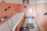 Tageslichtbadezimmer EG - DIETZ: Modernisiertes Fachwerkhaus mit Nebengebäude – PV mit Speicher – in Schaafheim OT Mosbach!