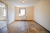 Schlafzimmer 3 - DIETZ: Modernisiertes Fachwerkhaus mit Nebengebäude – PV mit Speicher – in Schaafheim OT Mosbach!